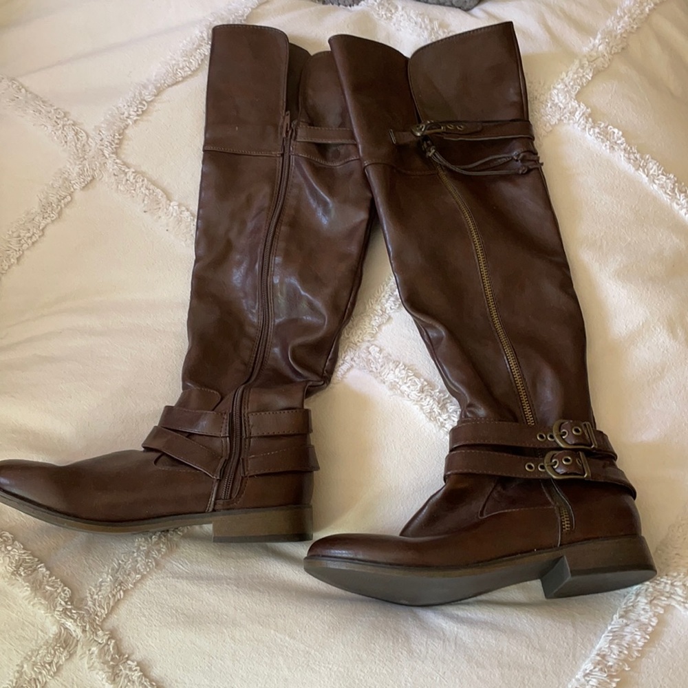 NWOT brown tall boots. Size 8.5